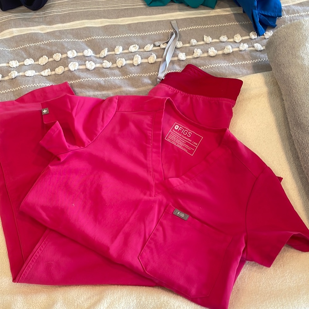 Figs Catarina top, Livingston pants size XXS